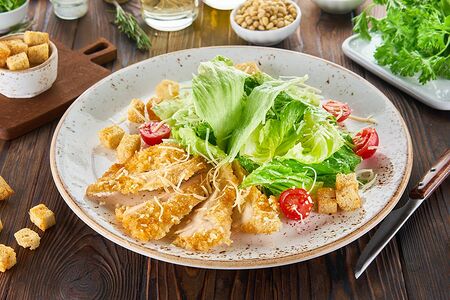 Салат Цезарь с курицей