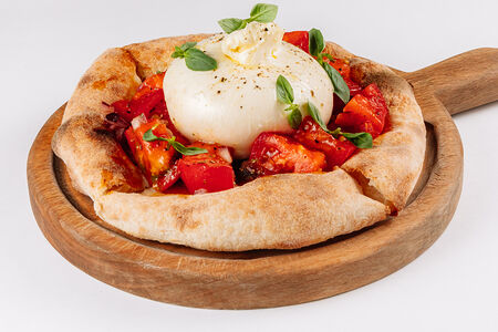 Фокачча с Бурратой и томатами