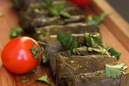 Долма из винoградных листьев со сметаной