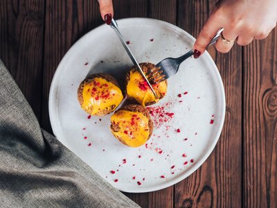 Профитроли с манговым курдом