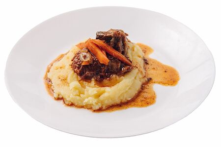 Говяжьи щечки с картофельным пюре