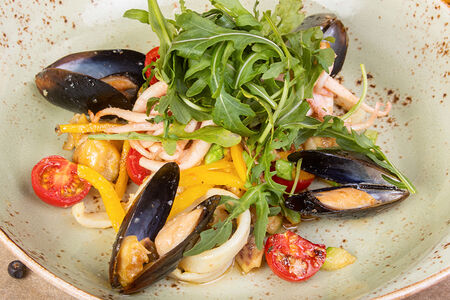 Салат с морепродуктами