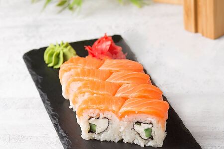 Ролл Филадельфия Диор