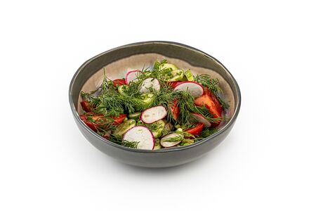 Салат огородный из огурцов, помидоров и редиса