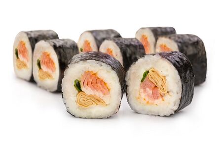 Маки с беконом