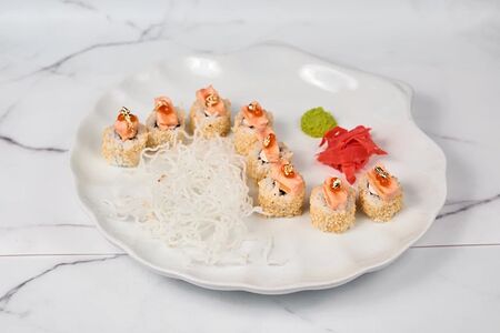 Ролл с татаки из лосося