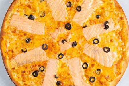 Пицца с лососем