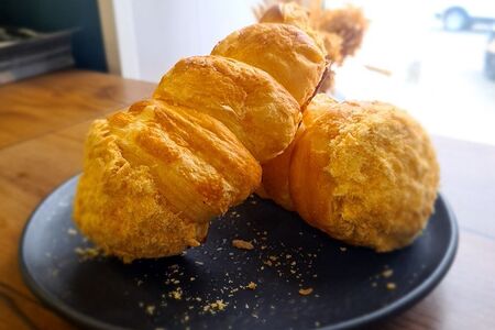 Трубочка с белковым кремом