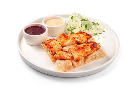 Шашлык из кур грудки на лепешке