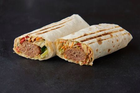 Люля-кебаб из говядины в лаваше