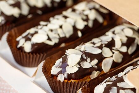 Эклер ванильный