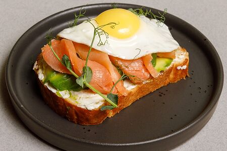 Бриошь с лососем