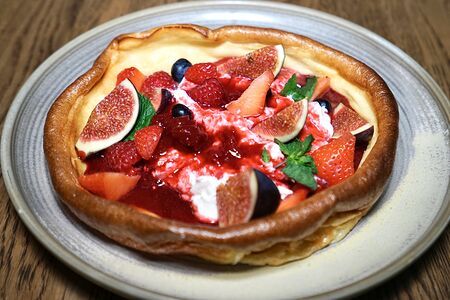 Датский блин с ягодами