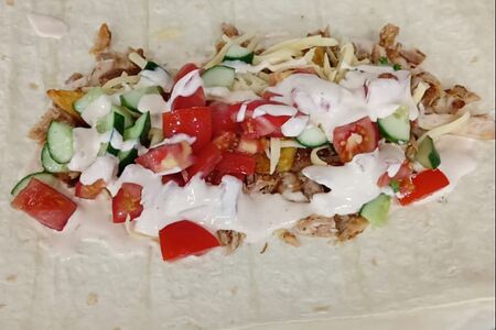 Шаурма с летним салатом и сыром