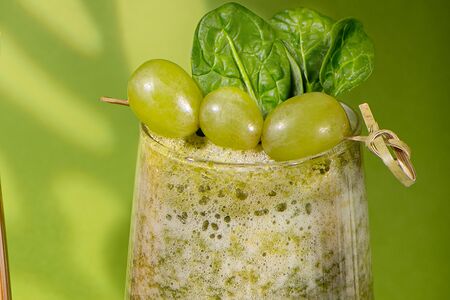 Смузи винoград-яблоко-шпинат