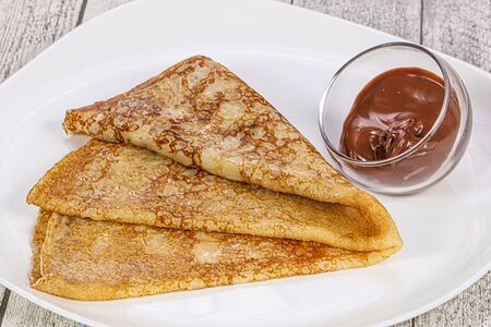 Блин с шоколадной пастой