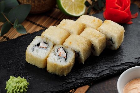 Горячие роллы с креветкой