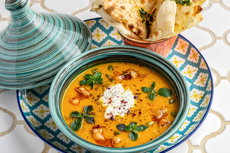 Тыквенный суп с креветками и страчателлой