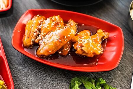 Куриные крылья в остром соусе
