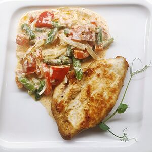 Куриная грудка гриль с овощным рататуем