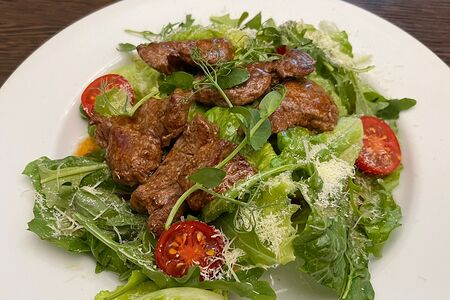 Теплый салат с говядиной