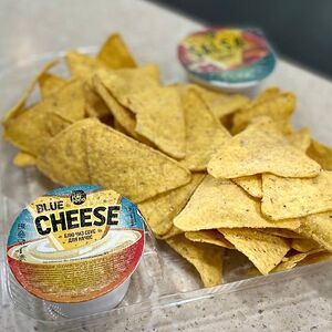 Double начос барбекю с соусами блю чиз и сальса