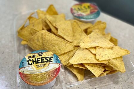 Double начос с соусами блю чиз и сальса