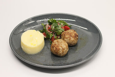 Котлеты из телятины с картофельным пюре