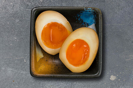 Яйцо маринованное