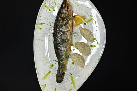 Форель с пюре из спаржи