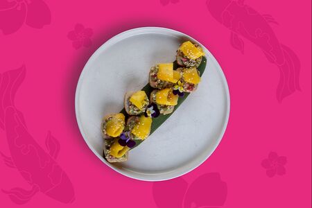 Темпура с тартаром из тунца и манго