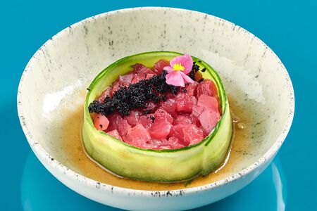 Тунец с гуакамоле и Вафу