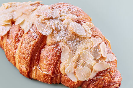 Миндальный круассан