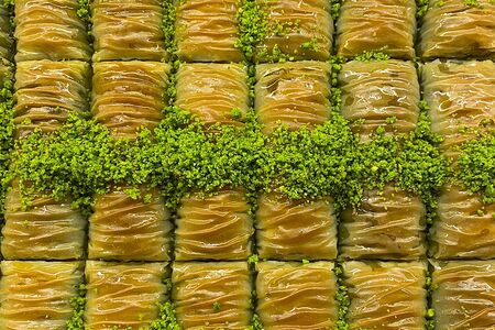 Сары бурма с фисташкой