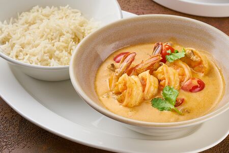 Креветки в красном карри