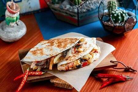 Кесадилья с грибами и картофелем