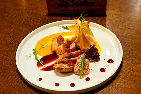 Утиная грудка с манго и соусом Маракуйя