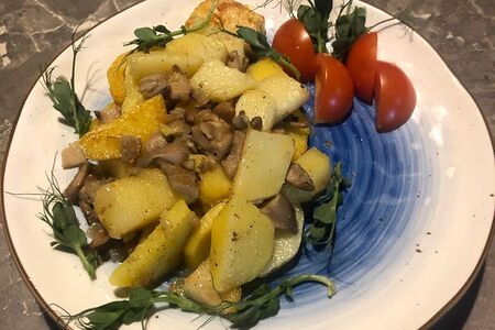 Картофель, жаренный с вешенками