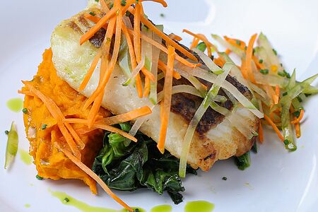 Палтус с пюре из моркови