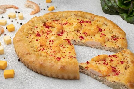 Пирог-пицца с рыбой и креветками