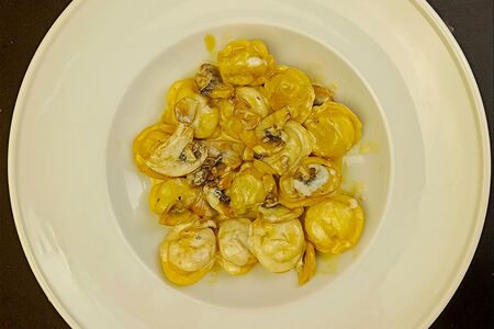 Пельмени в сливочном соусе