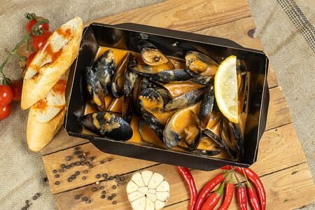 Мидии в соусе Том ям