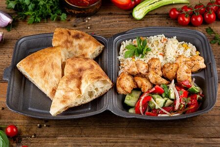 Ланч с курицей или свининой