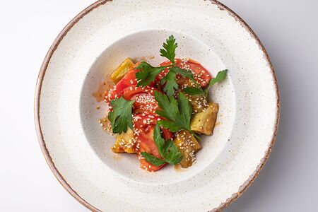 Салат с хрустящим баклажаном