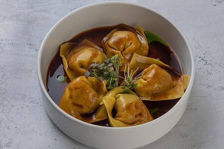 Равиоли с телятиной под соусом Демиглас