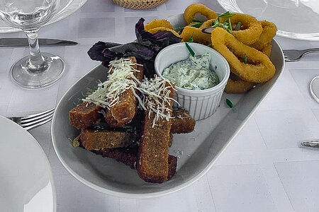 Чесночные гренки с соусом тартар