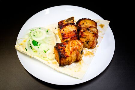 Рёбра свинины на углях