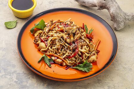 Удон с курицей