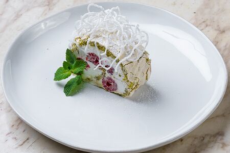 Меренговый рулет