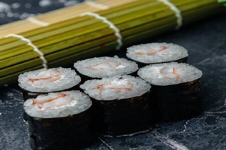 Ролл с креветкой